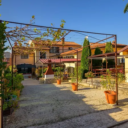 Schoene 6 Apartment Stinjan