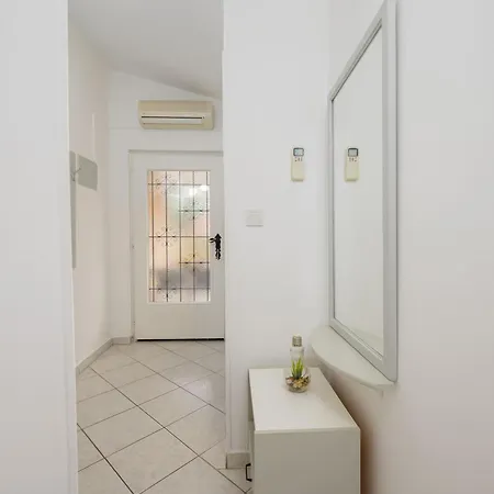 Schoene 6 Apartment Stinjan